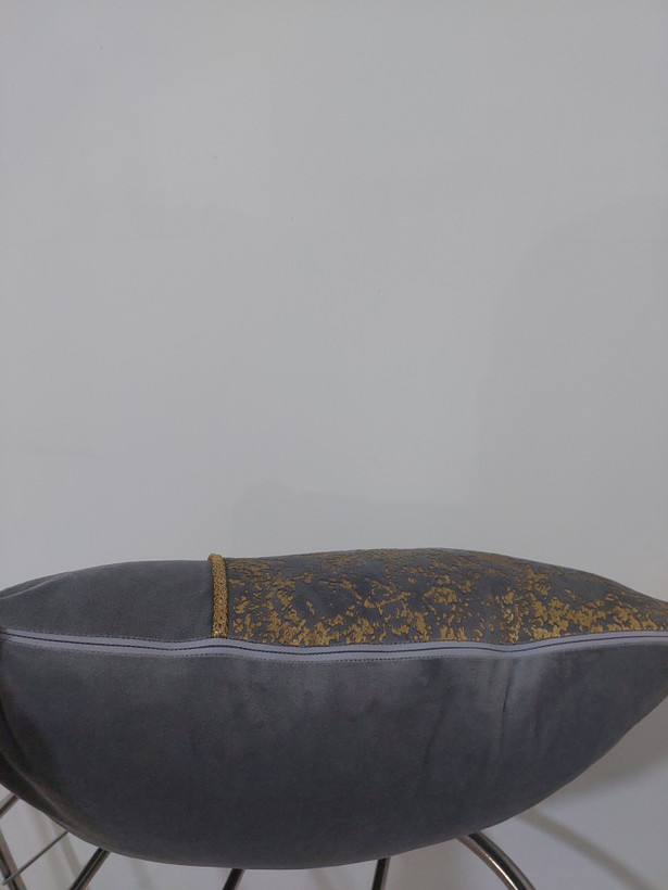 کوسن مخمل طلاکوب